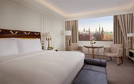 Клубный номер с видом на Красную площадь с одной кроватью King и доступом в The Carlton Club, Гостиница The Carlton, Moscow, Москва