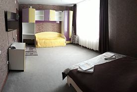 Семейный номер с двухместной кроватью, тахтой и диваном, Гостиница Люксембург, Череповец