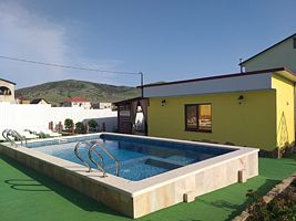 Домик у бассейна, Отель Navarros, Судак