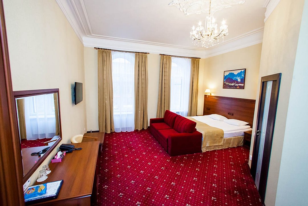 Улучшенный 2-местный (вид на Невский проспект)