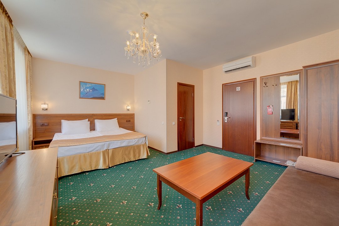 Улучшенный 2-местный (вид на ул. Маяковского)