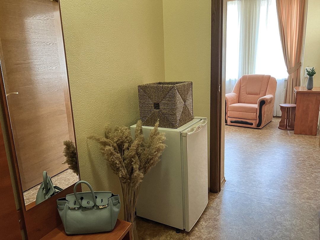 Люкс 4-местный 2-комнатный (корпус 2)