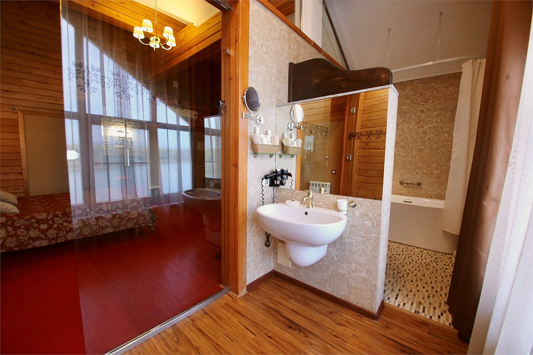 Джуниор сюит 2-местный Luxe (№16 с ванной)