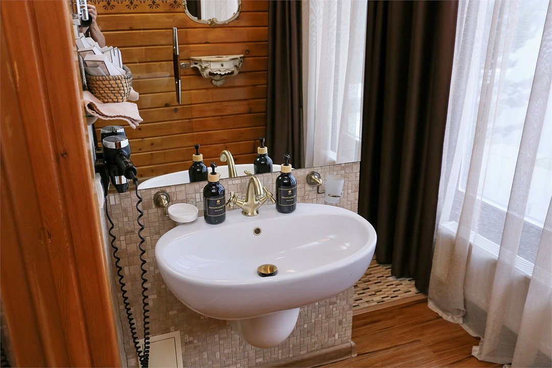 Джуниор сюит 2-местный Luxe (№16 с ванной)