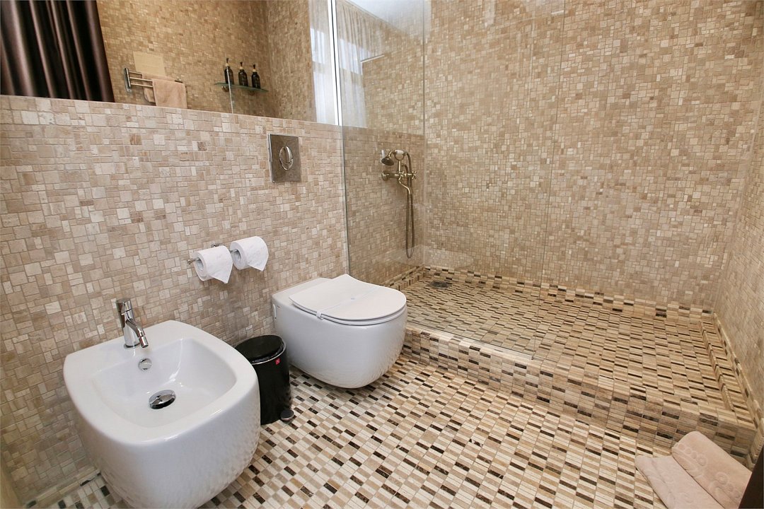 Джуниор сюит 2-местный Luxe (№16 с ванной)