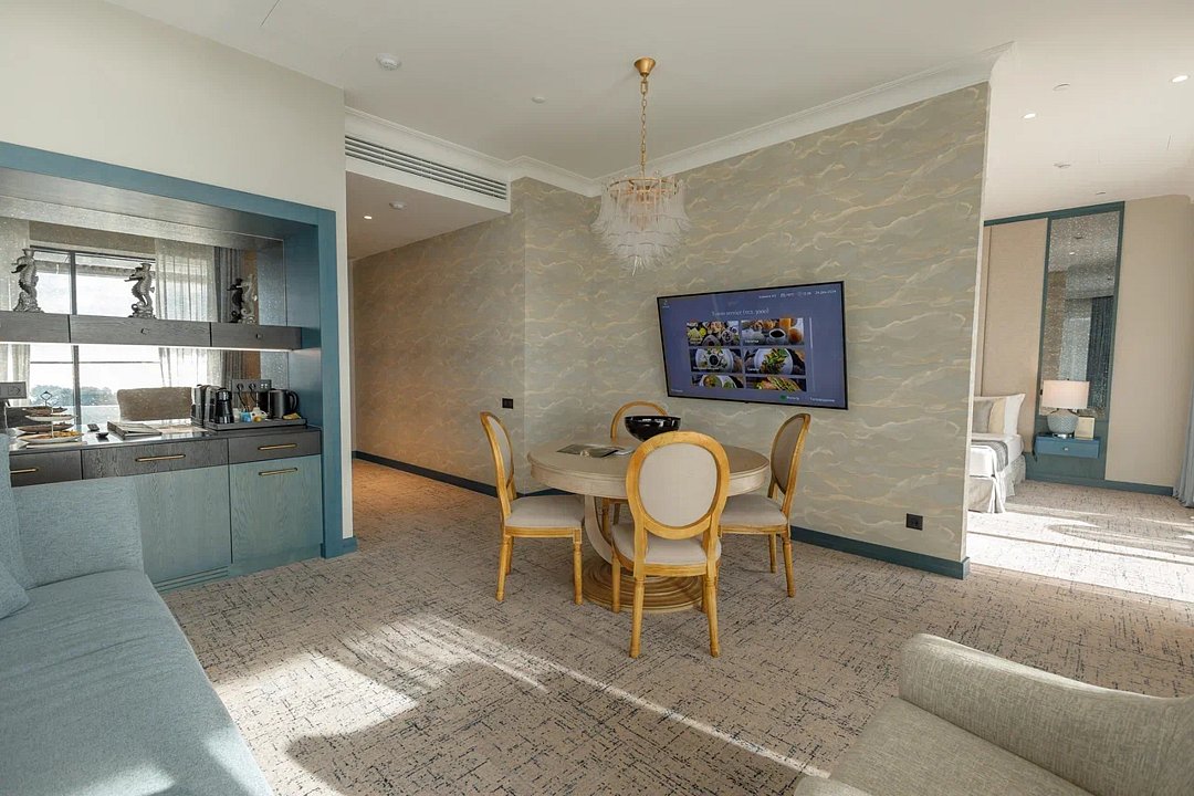 Люкс 2-местный 2-комнатный (с видом на море)