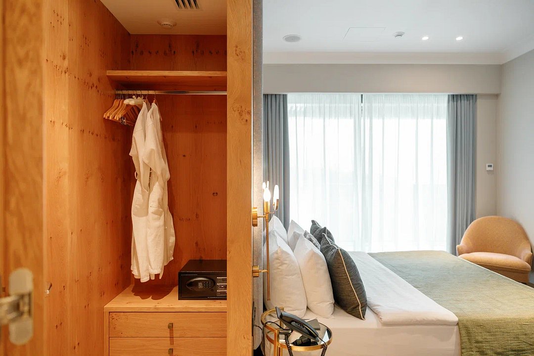 Люкс Представительский 2-местный 2-комнатный (с видом на море)