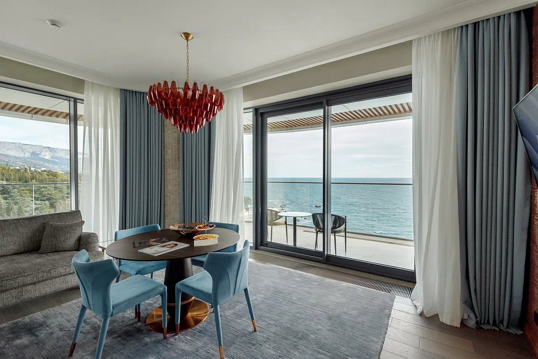 Люкс Представительский 2-местный 2-комнатный (с видом на море)