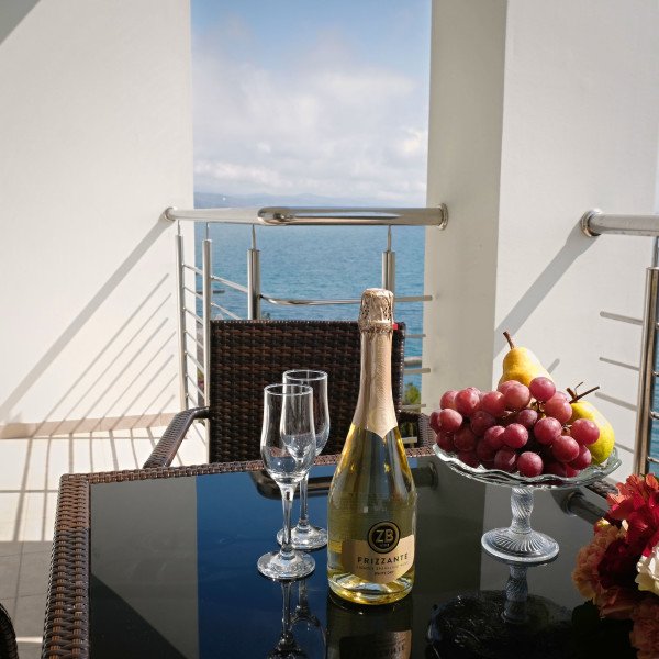 Люкс 4-местный 2-комнатный (с джакузи)