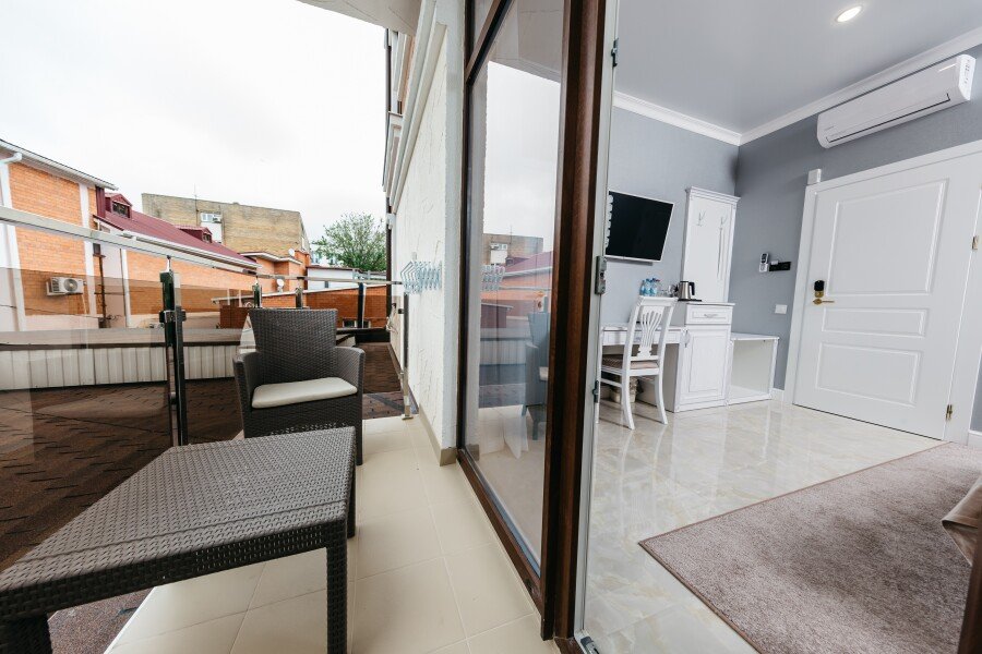 Люкс 4-местный 2-комнатный (с балконом)