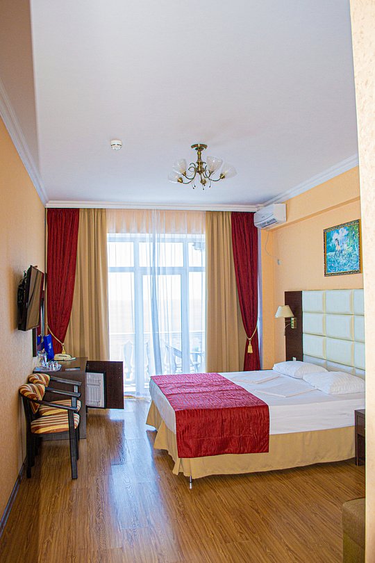 Стандартный 2-местный (с балконом, вид на горы)