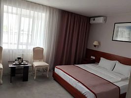 Двухместный полулюкс 3 этаж двуспальная кровать, Отель Сто гостей, Южно-Сахалинск