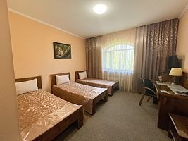 Трёхместный номер Superior с видом на озеро, Отель Хантыйская Горка, Нефтеюганск