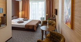 Двухместный номер с двумя креслами Comfort двуспальная кровать, Отель Панда Сити, Саратов