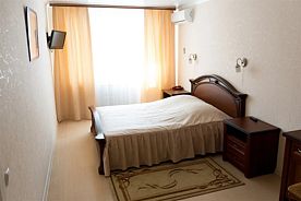 Двухместный полулюкс с 2 комнатами двуспальная кровать, Гостиница Которосль, Ярославль
