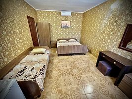 Трёхместный номер Standard с балконом, Отель Оазис, село Береговое, Бахчисарайский район