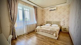 Двухместный номер Comfort с балконом двуспальная кровать, Отель Оазис, село Береговое, Бахчисарайский район