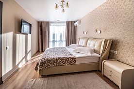 Двухместный Джуниор Сюит с балконом двуспальная кровать, Отель Пилот, Хабаровск