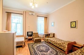 Четырёхместный номер Standard с видом на город, Отель Крым, Евпатория