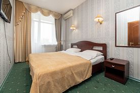 Двухместный номер Comfort с балконом двуспальная кровать, Отель  Меридиан, Архангельск