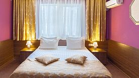Двухместный номер Романтика с красивым видом из окна двуспальная кровать, Отель Оздоровительный Комплекс Малинки, Здравница
