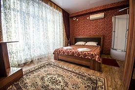 Двухместный номер Улучшенный №1A двуспальная кровать, Отель Золотой лев, Омск