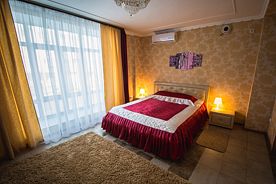 Двухместный люкс №9 двуспальная кровать, Отель Золотой лев, Омск