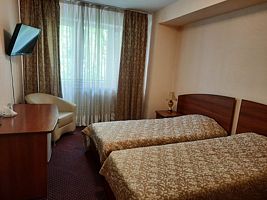 Двухместный номер Comfort с балконом и с красивым видом из окна 2 отдельные кровати, Отель Гостинично-оздоровительный комплекс Тропарёво, Москва