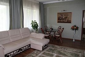 Двухместные апартаменты с 2 комнатами с балконом и с красивым видом из окна двуспальная кровать, Отель Гостинично-оздоровительный комплекс Тропарёво, Москва
