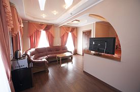 Двухместный люкс двуспальная кровать, Отель Гостиница Центральная, Изворотень
