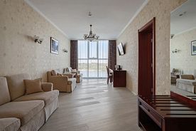 Люкс с 2 комнатами, Отель Маринс Гранд Астрахань, Астрахань