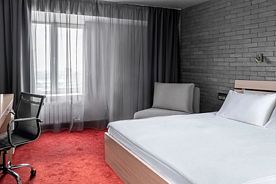 Двухместный номер с диваном Standard superior двуспальная кровать, Отель Marins Park Hotel Novosibirsk, Новосибирск
