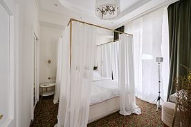 Двухместный номер RWG & Pavlina с балконом двуспальная кровать, Отель Marco Polo by Moss Hospitality, Москва