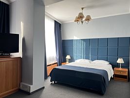 Двухместный номер Comfort с 2 комнатами с видом на город двуспальная кровать, Отель Аструс - Центральный Дом Туриста, Москва, Москва