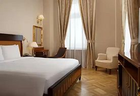 Двухместный люкс Посольский двуспальная кровать, Отель Hilton Москва Ленинградская, Москва