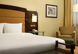 Двухместный люкс Угловой двуспальная кровать, Отель Hilton Москва Ленинградская, Москва