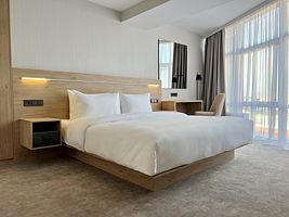 Двухместный люкс с видом на город двуспальная кровать, Отель Apri Hotel Perm City Center, Пермь