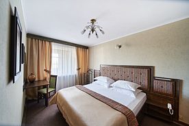 Люкс с 2 комнатами с балконом, Арт-Отель Украина, Севастополь
