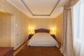 Двухместный люкс с 2 комнатами двуспальная кровать, Отель Royal Hotel Spa&Wellness, Ярославль