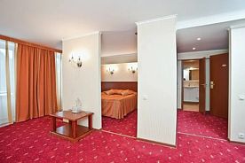 Двухместный номер Comfort с балконом двуспальная кровать, Отель Тверь, Изворотень