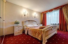 Двухместный номер Executive с балконом двуспальная кровать, Отель Тверь, Изворотень