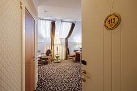 Двухместный люкс Executive Мансарда двуспальная кровать, Отель Двор Подзноева - Главный Корпус, Псков