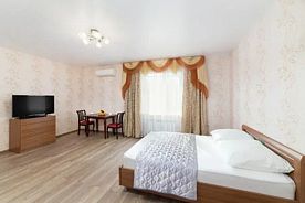 Двухместный люкс №22, 23 двуспальная кровать, Гостиница Четыре Сезона, Самара