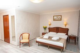 Двухместный номер Comfort с балконом двуспальная кровать, Отель Историческая Гостиница Калуга, Калуга