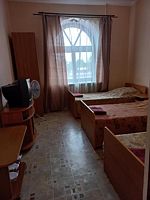 Кровать в общем номере (мужской номер) с видом на внутренний двор, Отель Гостиный Двор, Кавказские Минеральные Воды