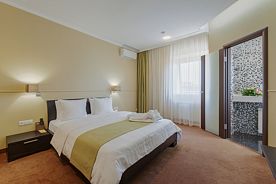 Двухместный люкс №1 двуспальная кровать, Отель Дом Classic, Красноярск