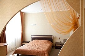 Двухместный полулюкс двуспальная кровать, Отель Гостиный двор, Таганрог