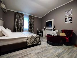Двухместный полулюкс с видом на город двуспальная кровать, Отель Club Hotel Boston, Брянск