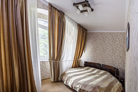 Двухместный люкс с балконом и с красивым видом из окна двуспальная кровать, Отель Равенна, Алушта