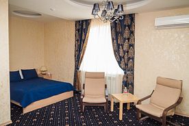 Двухместный номер Comfort двуспальная кровать, Отель Роял Кастл, поселок Кирова